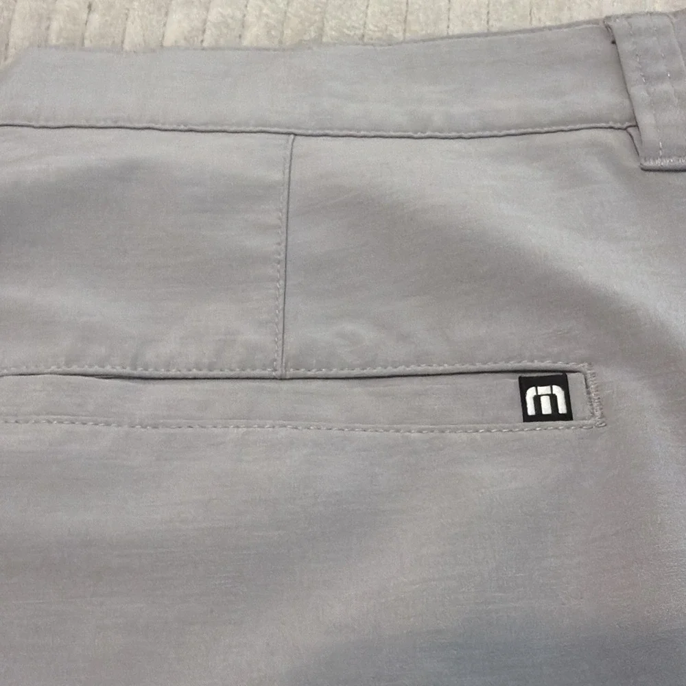 Travis Mathew Shorts Men 40 Gray Golf Chino Golf Casual stretch perfromance